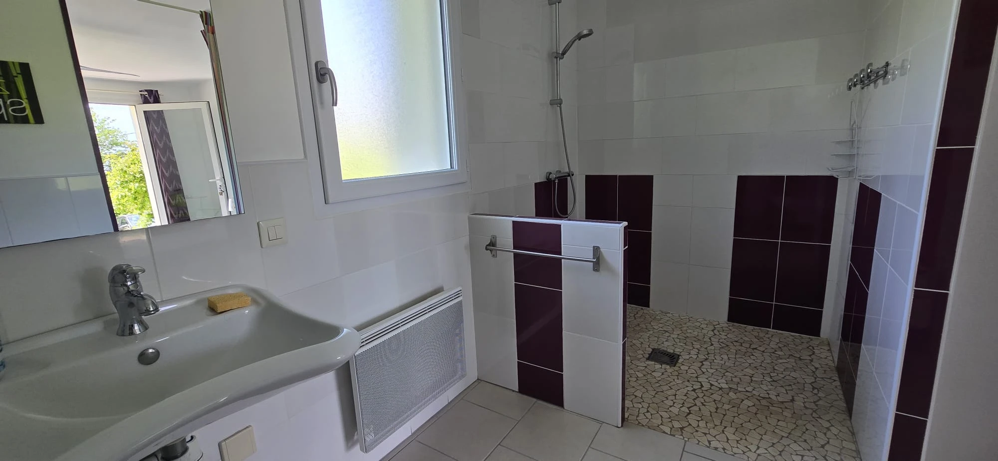 Gîte folle blanche en Armagnac-douche PMR.jpeg