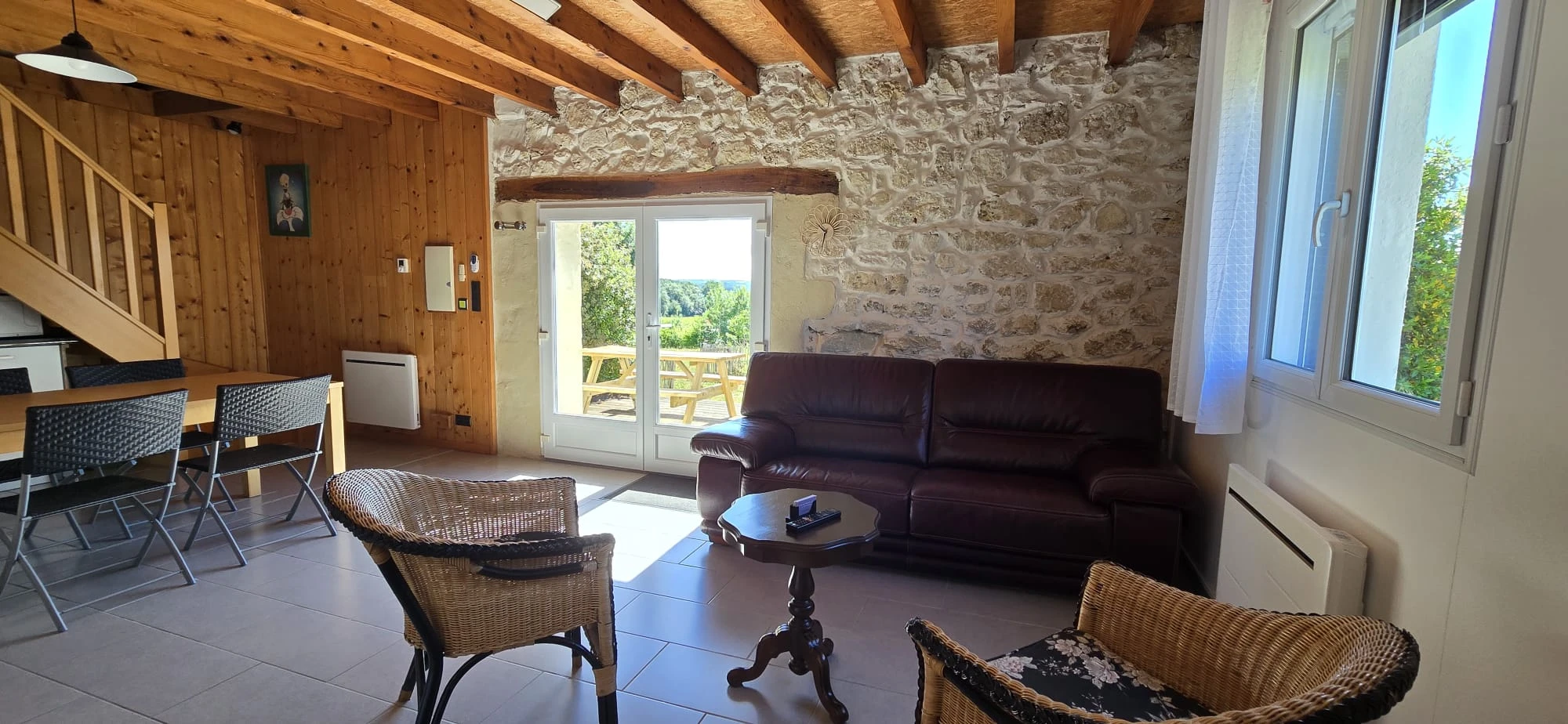 Gîte la rapière en Armagnac - le salon.jpeg