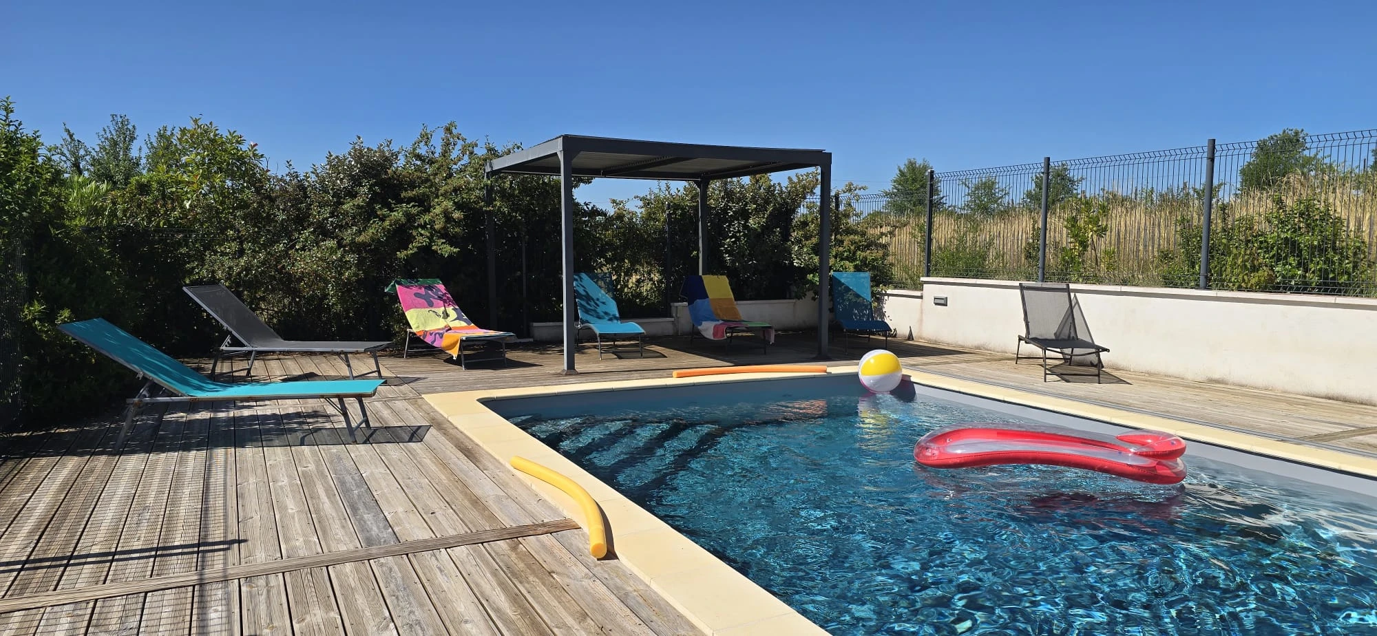 Roulotte l'âne au salon en Armagnac- la piscine fond plat 1,30m partout, matelas gonflable.jpeg