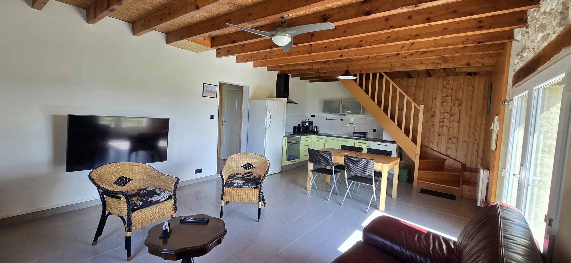 Gîte la rapière en Armagnac - Pièce à vivre.jpeg