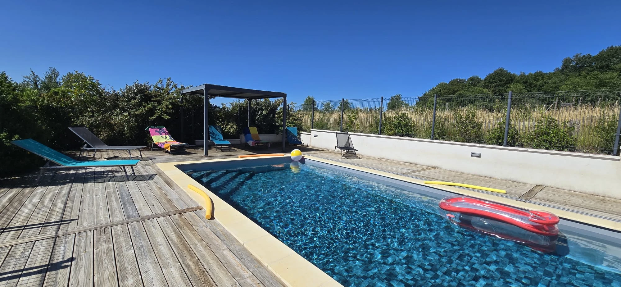 Gîte la rapière en Armagnac -piscine fond plat sécurisée.jpeg
